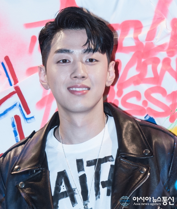 톰그레이하운드, 포토타임 가지는 그레이