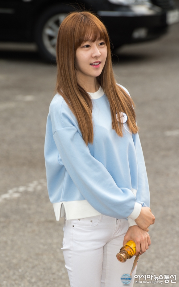 뮤직뱅크 출근길, 출근도장 인증한 라붐 유정
