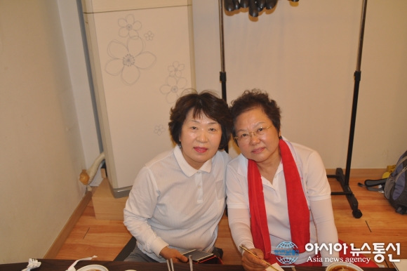 유화선, 공복자 회장 계양산 산행후 쉼