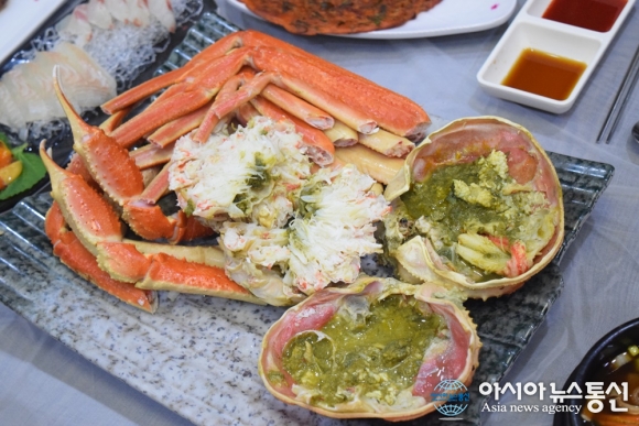 (김은지의 맛방 멋방) 원주 맛집, 선주가 직접 대게를 잡는 단계동 ‘주문진대게회타운’