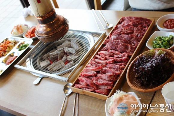 (김성준의 아시아가 만난 맛집) ‘황소갈비 푸르지오’, 송도 나들이로 이곳이 제격!