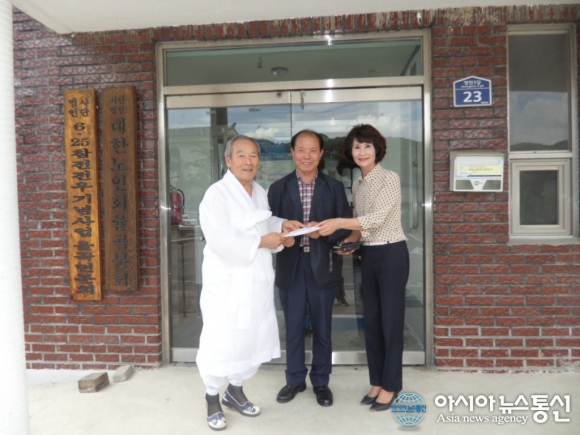 재부산 합천 율곡향우 조성제 씨 성금 100만원 기탁
