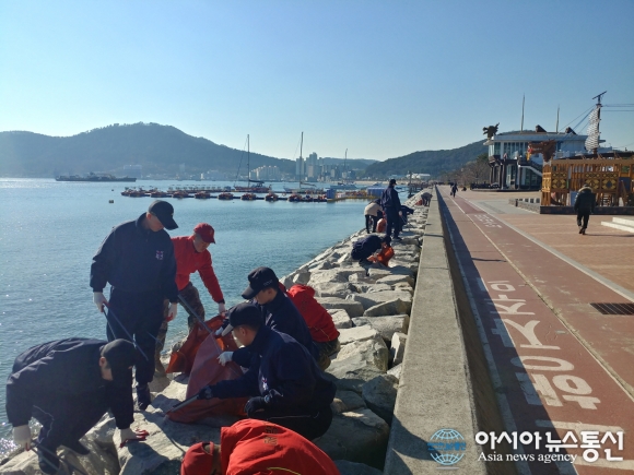 진해구, 설맞이 민관군 합도 대대적인 해안변 정화활동 전개