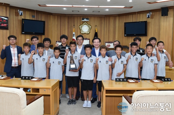 목포시의회, 목포연동초 축구선수단 초청 $격려