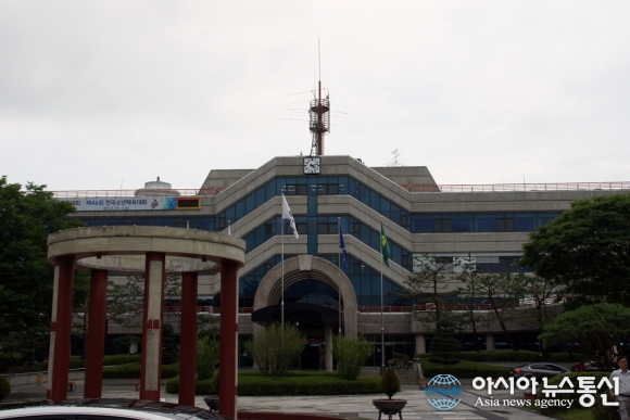 아산시청 공무원 경찰관 폭행 긴급 체포