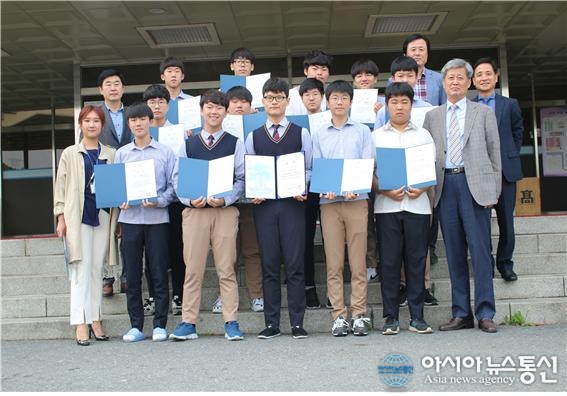 충남기계공고 김진용, 전국한밭시조백일장 장원