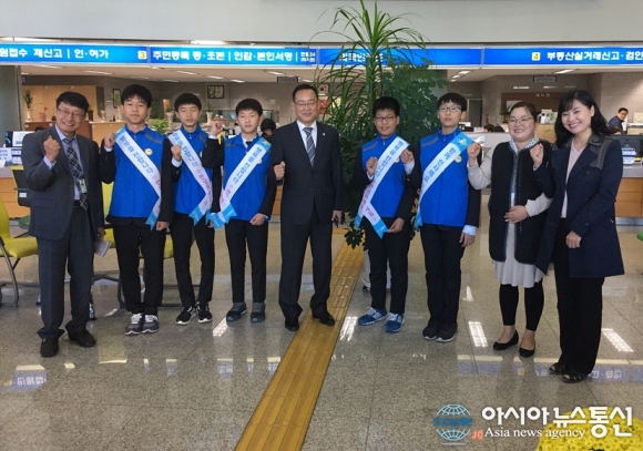 진해남중학교 학생들 “오늘은 나도 공무원이예요!”