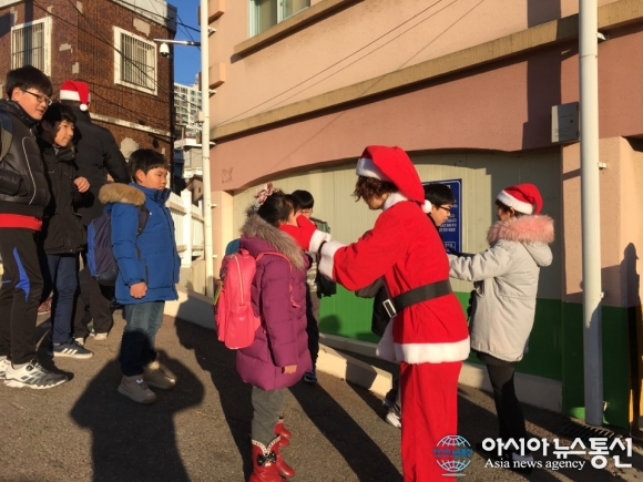 영도구 동삼초등학교, ‘학교에 나타난 산타클로스’