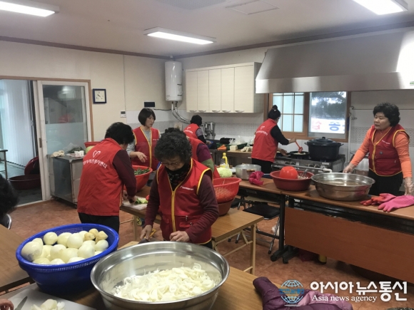 밀양 단장면 자원봉사회, 50세대 밑반찬 전달