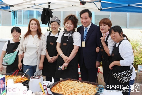 [포토]이낙연 국무총리..세종시 조치원 대동초 방문