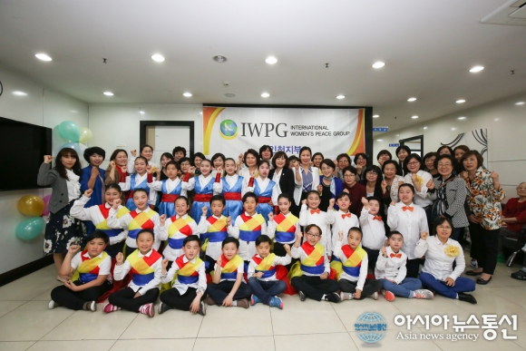 IWPG 인천지부, 부평세연요양병원 ‘어버이날 孝 잔치’ 행사 개최