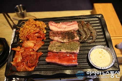 레인보우 삼겹살 세트를 맛볼 수 있는 대구 동성로 맛집 머꼬