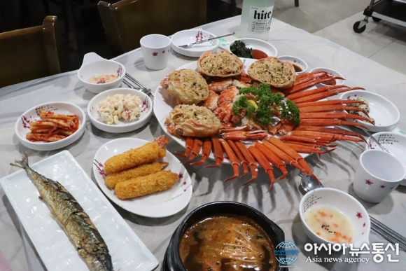 [강남 맛집] 회식장소를 찾는다면? ‘속초붉은대게’로