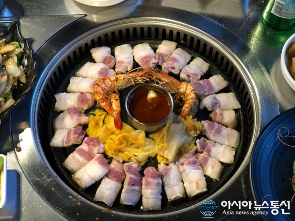제주도민이 찾는 제주도 흑돼지 맛집, ‘바다를 본 돼지’