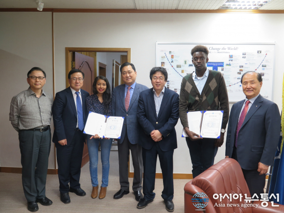 포항기업협의회, 한동대 장학금 전달