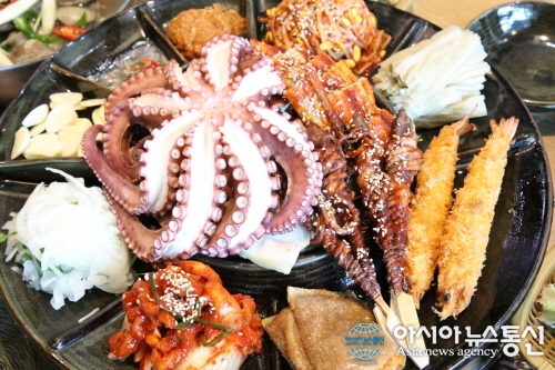 여름 보양식 진주 ‘접시꽃 문어장어보쌈’