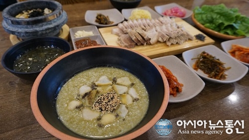 제주애월맛집을 찾는다면 전복돌솥밥이 좋은 옹포별장가든