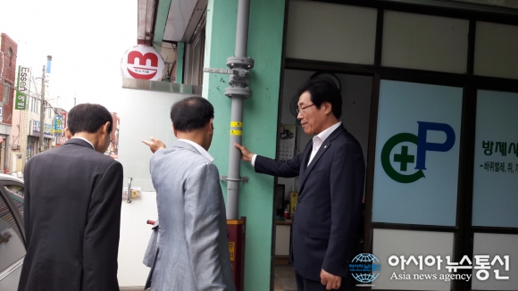 김용운 마산회원구청장, 회성종합시장 도시가스 배관설치공사 현장점검