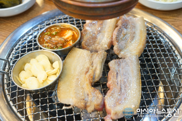 ‘금강산도 식후경’, 반값에 흑돼지를 먹을 수 있는 제주 협재 애월 맛집 ‘한라축산정육식당’