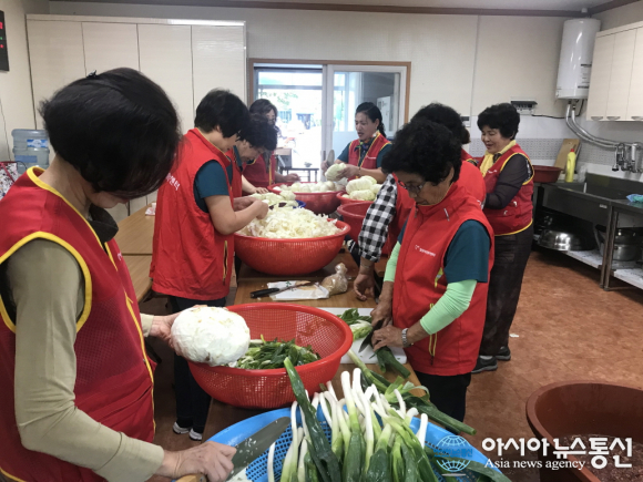 밀양시 단장면자원봉사회, 추석 저소득층 따뜻한 사랑 전달
