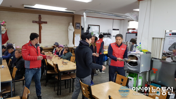 한국마사회 인천중구센터, 무료급식소 봉사활동 펼쳐