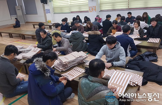 충북도 균형발전과 직원들, 생산적 일손봉사
