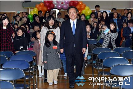 부산 두실초 4일 재학생 축하공연 속 입학식 열어