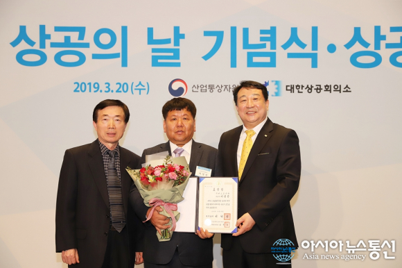 상주시 함창 (주)예스코리아, 제46회 상공의 날 국무총리상수상