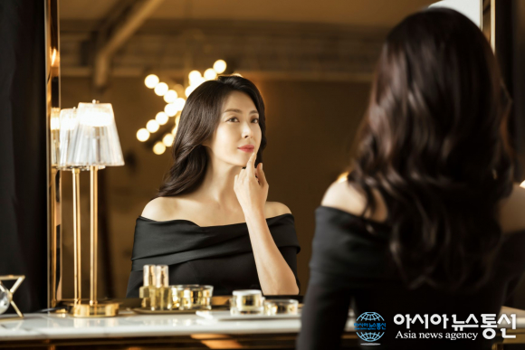 배우 송윤아 모델 본에스티스 ‘파이테라피 트라이샷’ 홈앤쇼핑 5차 방송 매진