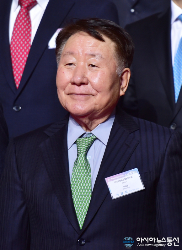 2019서울모터쇼에 참석한 한국자동차산업협동조합 이사장 신달석
