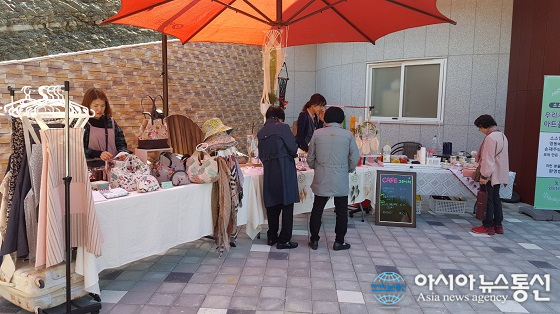 영동레인보우 힐링관광지 영동와인터널 플리마켓 ‘큰 호응’