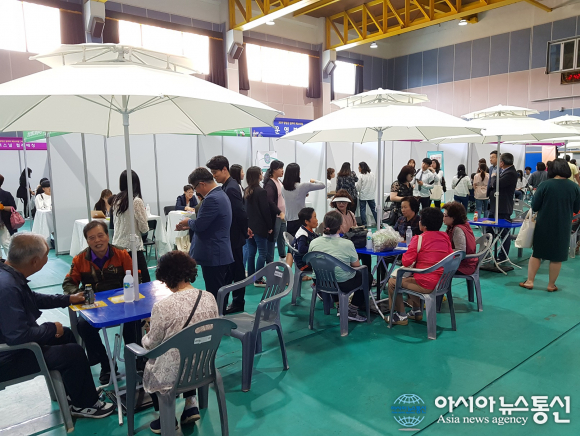 [포토]충남 청양군, 일자리박람회 많은 인력 몰려