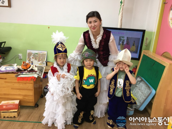 충남 천안일봉유치원, 환영해~엄마의 나라는 처음이지?
