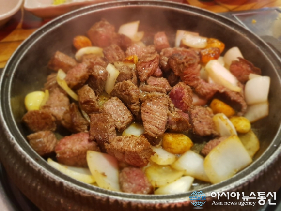 횡성한우를 스테이크로 즐길 수 있는 강릉 경포대 근처 현지인 맛집 금송아지