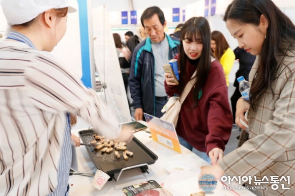 전북대 명품돈육, 발효식품엑스포서 인기