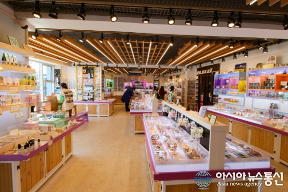 제주도 기념품샵 새롭게 단장한 서귀포 제스토리 소품샵