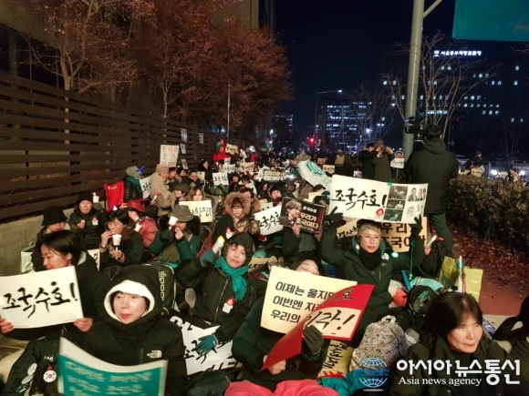 [속보] 조국 구속영장 기각..."구속 영장 필요성 인정 안돼"