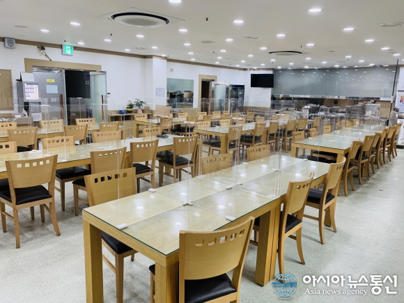 공주시, 코로나19 차단 ‘투명 안심가림막’ 설치