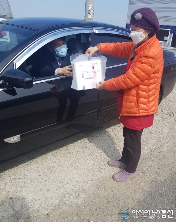 고령딸기 드라이브 스루 직거래 눈길