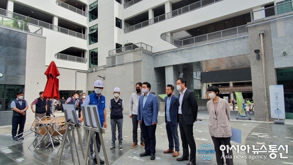 경기도시공사 이헌욱 사장, 성남판교 경기행복주택 건설현장 안전점검·근로자 격려