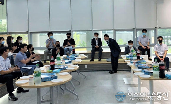 충남 천안SB플라자 입주기업  얼굴 확 피자’ 간담회 진행