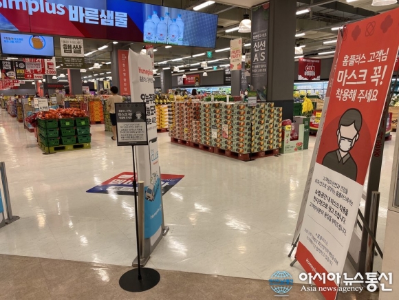 홈플러스, 코로나19 방역조치 미흡…손님들 발열체크 글쎄