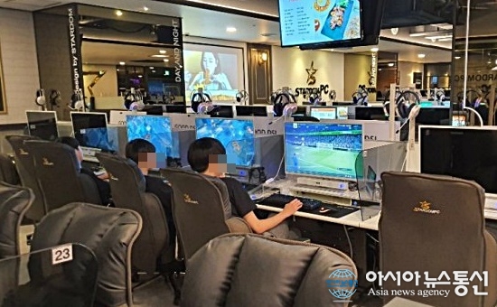 피시방은 풀리고 노래방은 안 풀려...집합금지