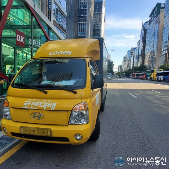 로젠 택배, 강남역 인근 교통체증의 원인...시민들 불편 겪어