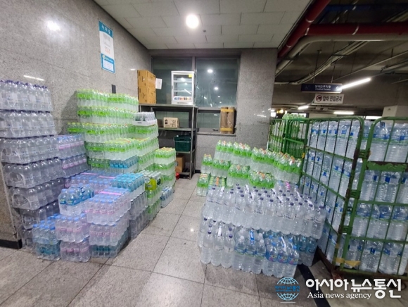 강남구  도곡렉슬 GS마트 적재물이 상가지하 점령해