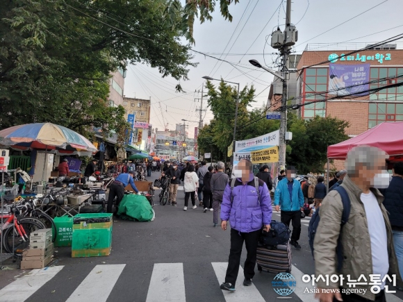 시민들 주말 맞아.. 동묘시장으로 모여