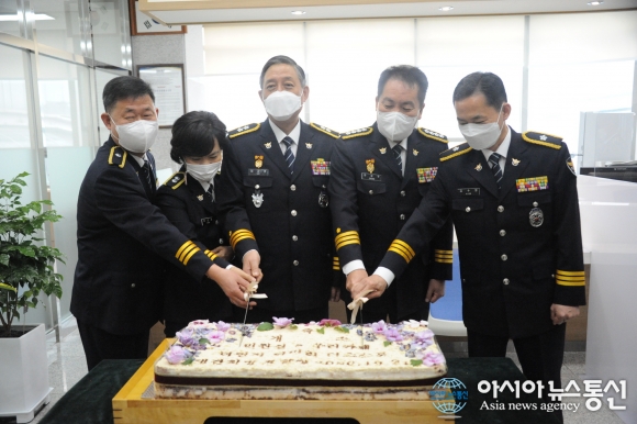 민원실·카페의 개장을 축하합니다