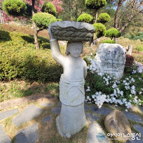문화가 있는 세종시, 뒤웅박고을에 있는 여인상
