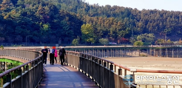 전주 아중호수에  물 없이 바닥 드러나 놀라셨다구요?...수문 공사 위해 배수 중