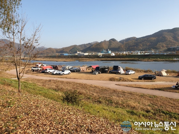충주 단월강수욕장에서 느끼는 늦가을의 낭만